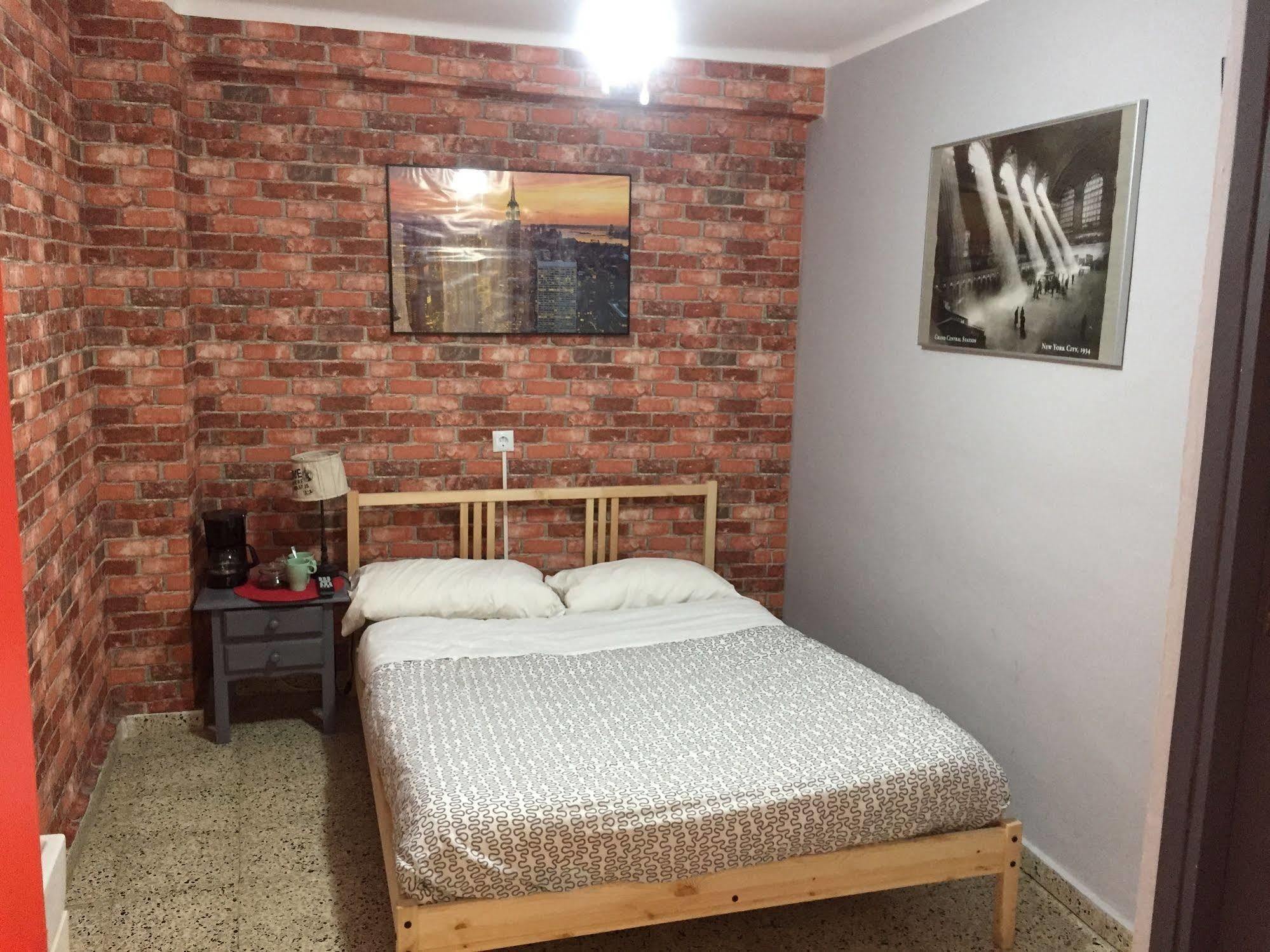 Hostal The Monkey Room Marbella Exterior foto